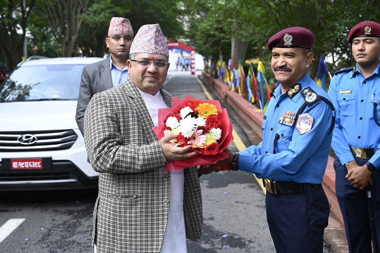 प्रहरीलाई गृह सचिवको निर्देशन, ‘शासक होइन सेवक बन्नुहोस्’
