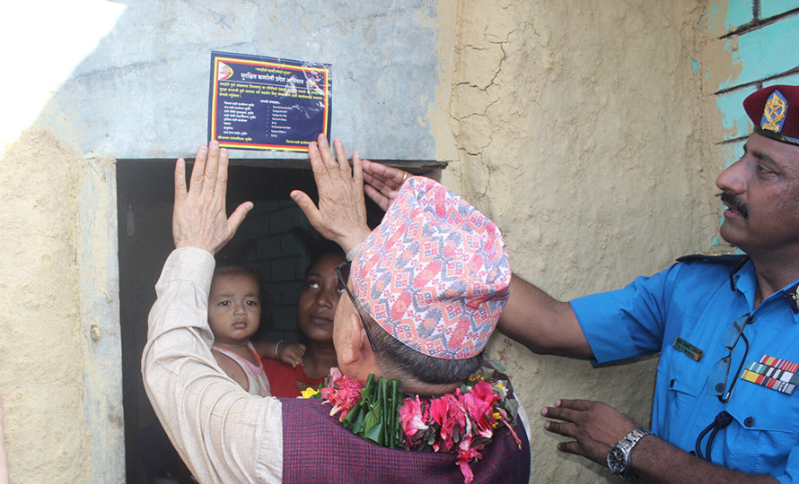 कर्णालीका घरघरमा प्रहरीको स्टिकर