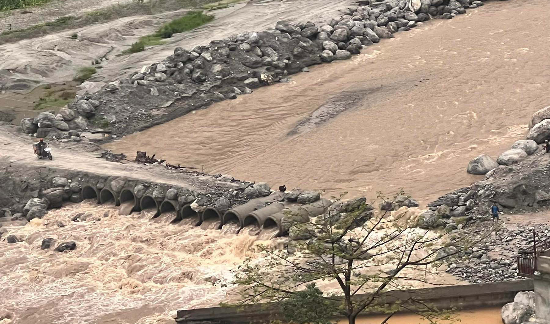 सिन्धुपाल्चोकमा भारी वर्षा, मेलम्चीमा जलसतह सतर्कता तहभन्दा माथि