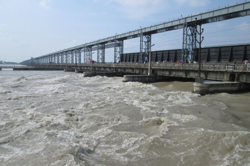 सप्तकोशीमा पानीको बहाव घट्ने क्रममा