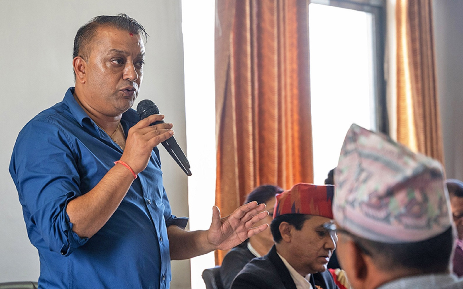 बैठकमा गगनको जवाफ : देश संकटमा होइन हाम्रो जिम्मामा छ