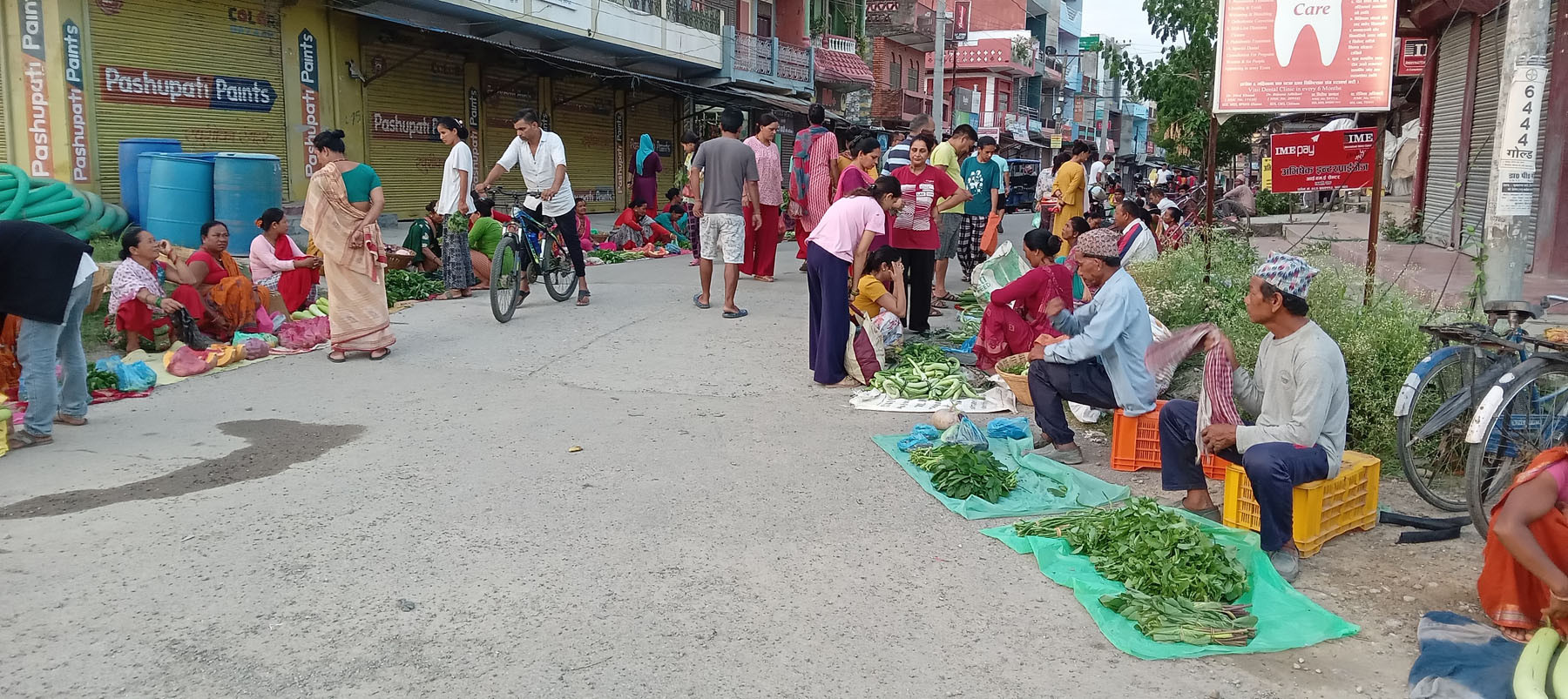 सडकमै तरकारी व्यापार