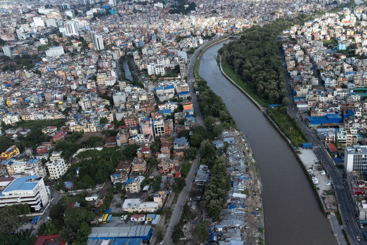 उपत्यकाका नदी तथा खोला किनारा क्षेत्रमा निर्माण निषेधित घोषणा, काठमाडौं महानगरको सूचनाले स्थानीयको निन्द्रा गायब