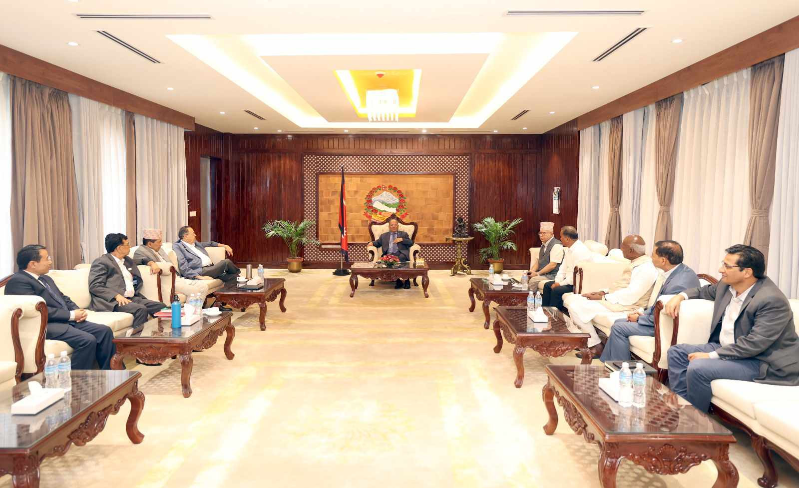 समाजवादी मोर्चाका घटकसँग मोर्चाको पुनर्गठनबारे प्रधानमन्त्रीको छलफल