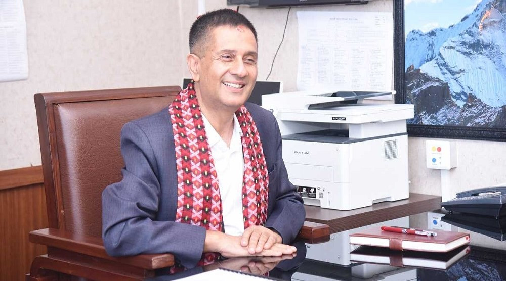 प्रमुख प्रशासकीय अधिकृत गुरागाईंलाई रोक्न महानगर प्रहरी परिचालन, कार्यकक्षमा ताला
